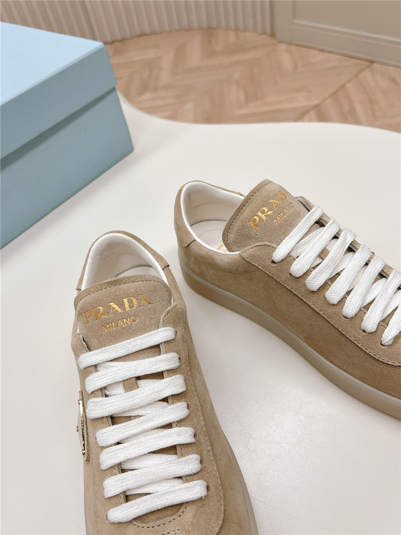 Pra*a women’s brown low top sneakers