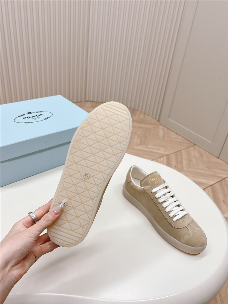 Pra*a women’s brown low top sneakers