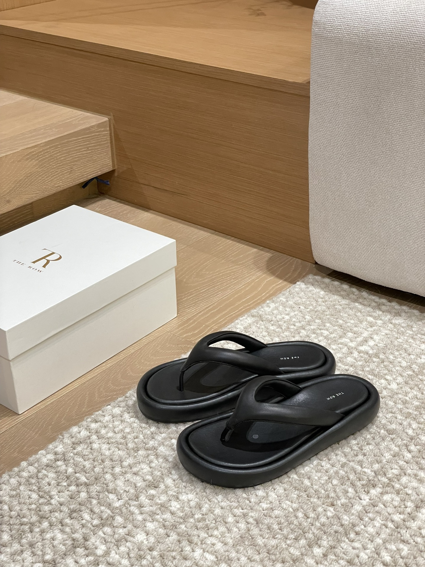 The R0w casual slippers best replica shoes website