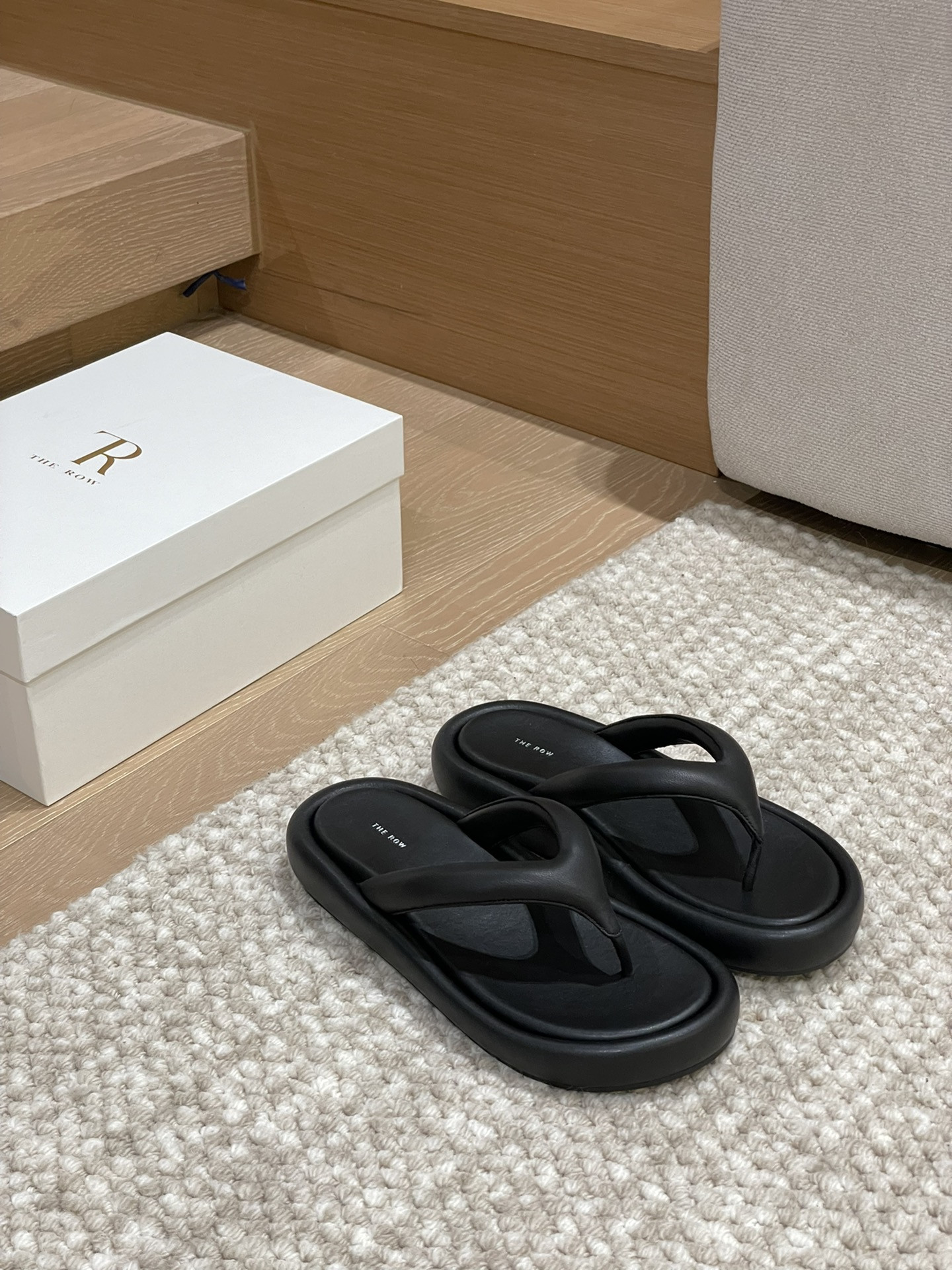 The R0w casual slippers best replica shoes website