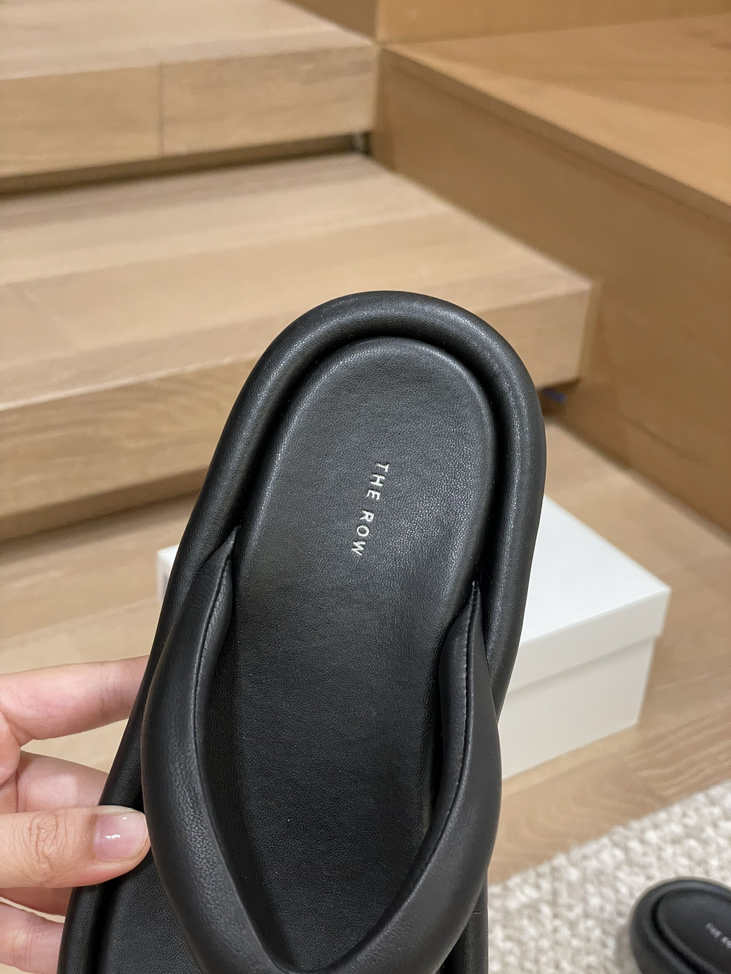 The R0w casual slippers best replica shoes website