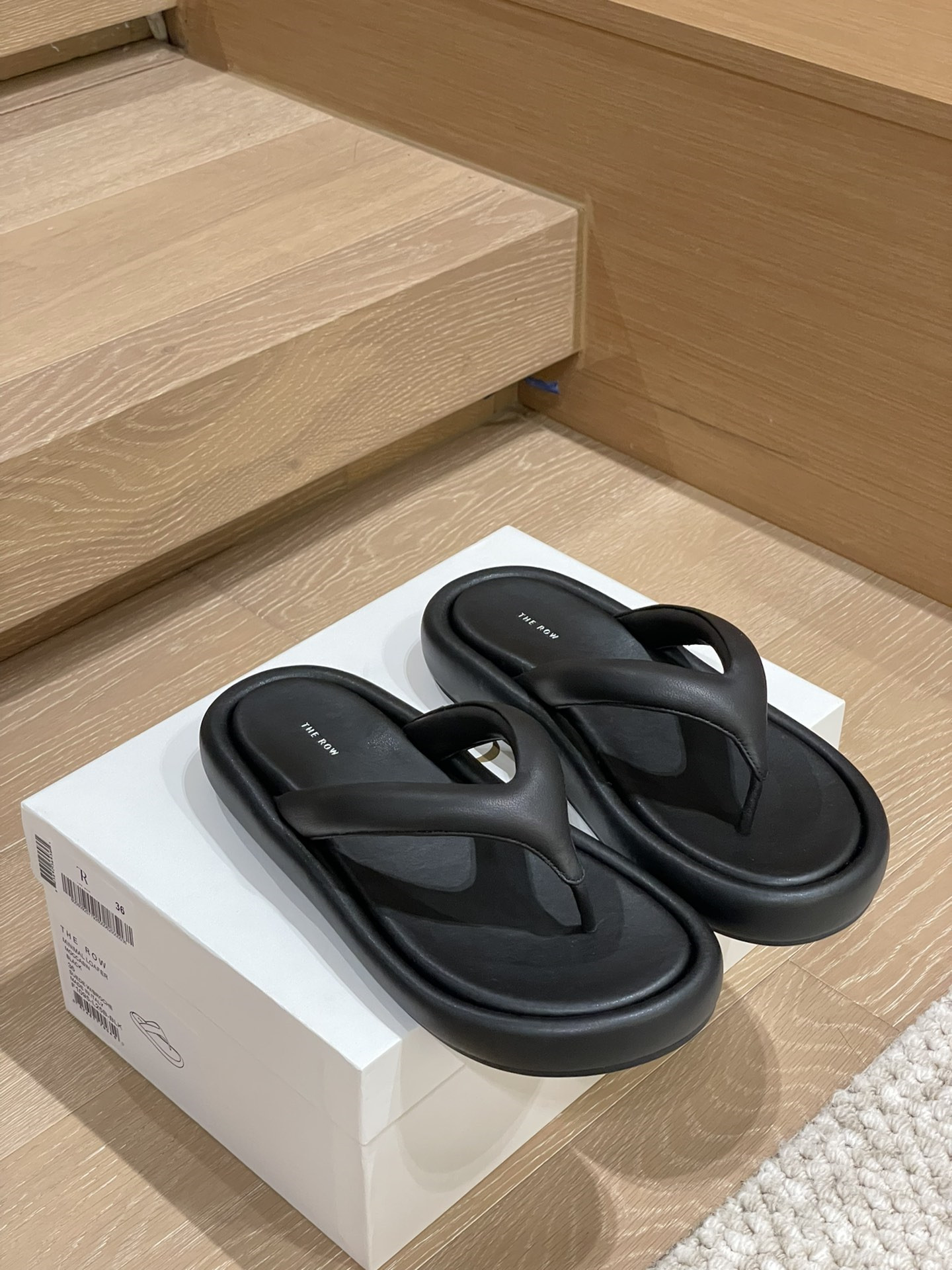 The R0w casual slippers best replica shoes website