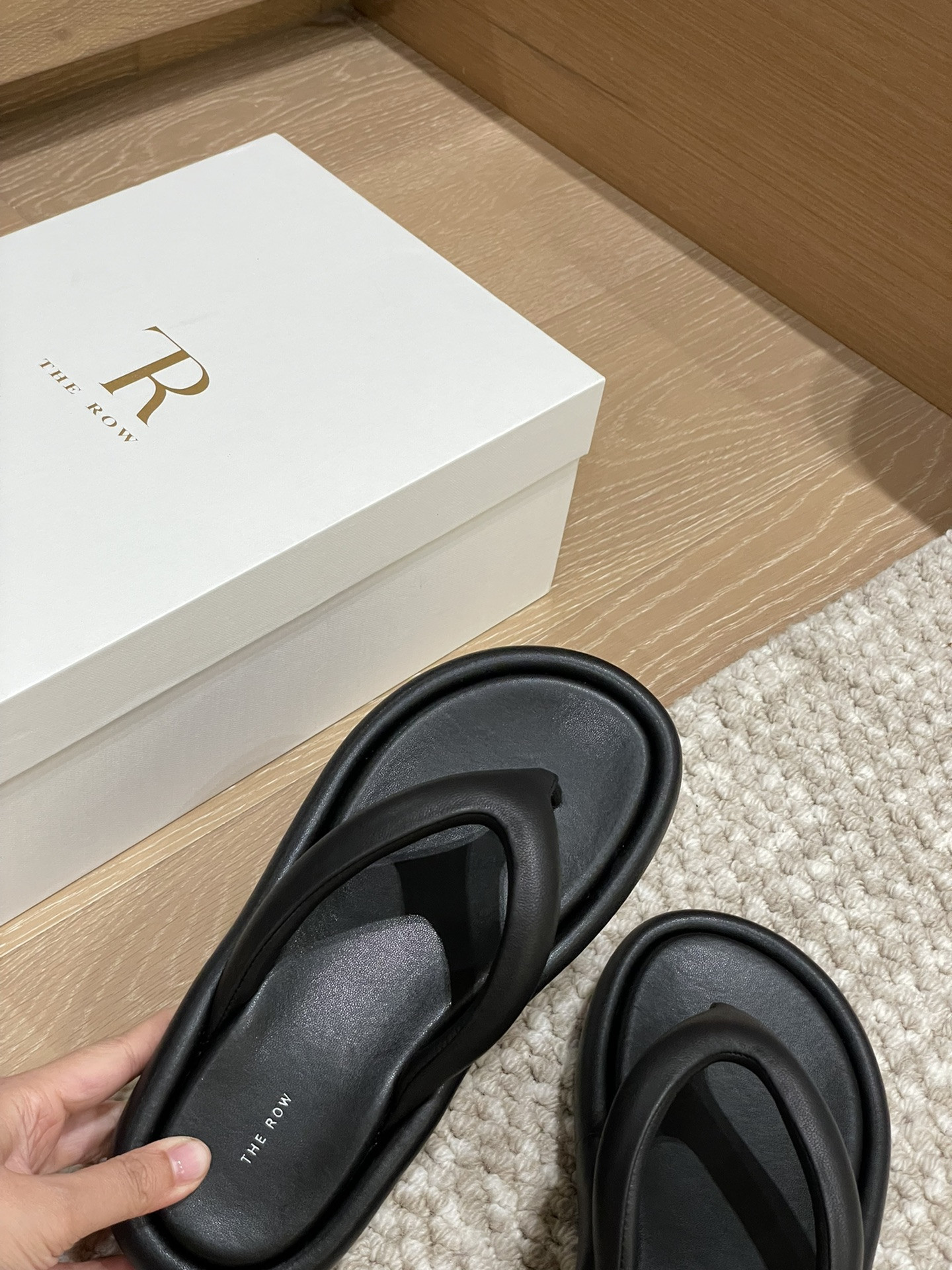 The R0w casual slippers best replica shoes website