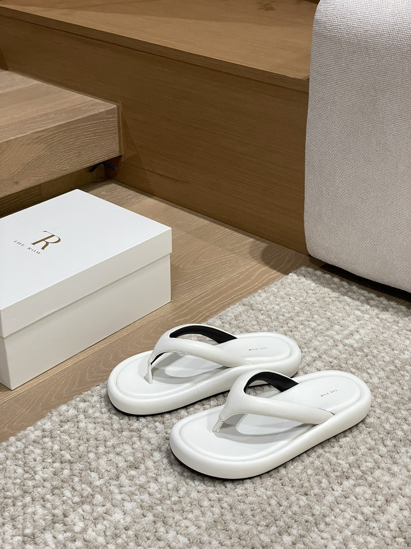 The R0w casual slippers best replica shoes website