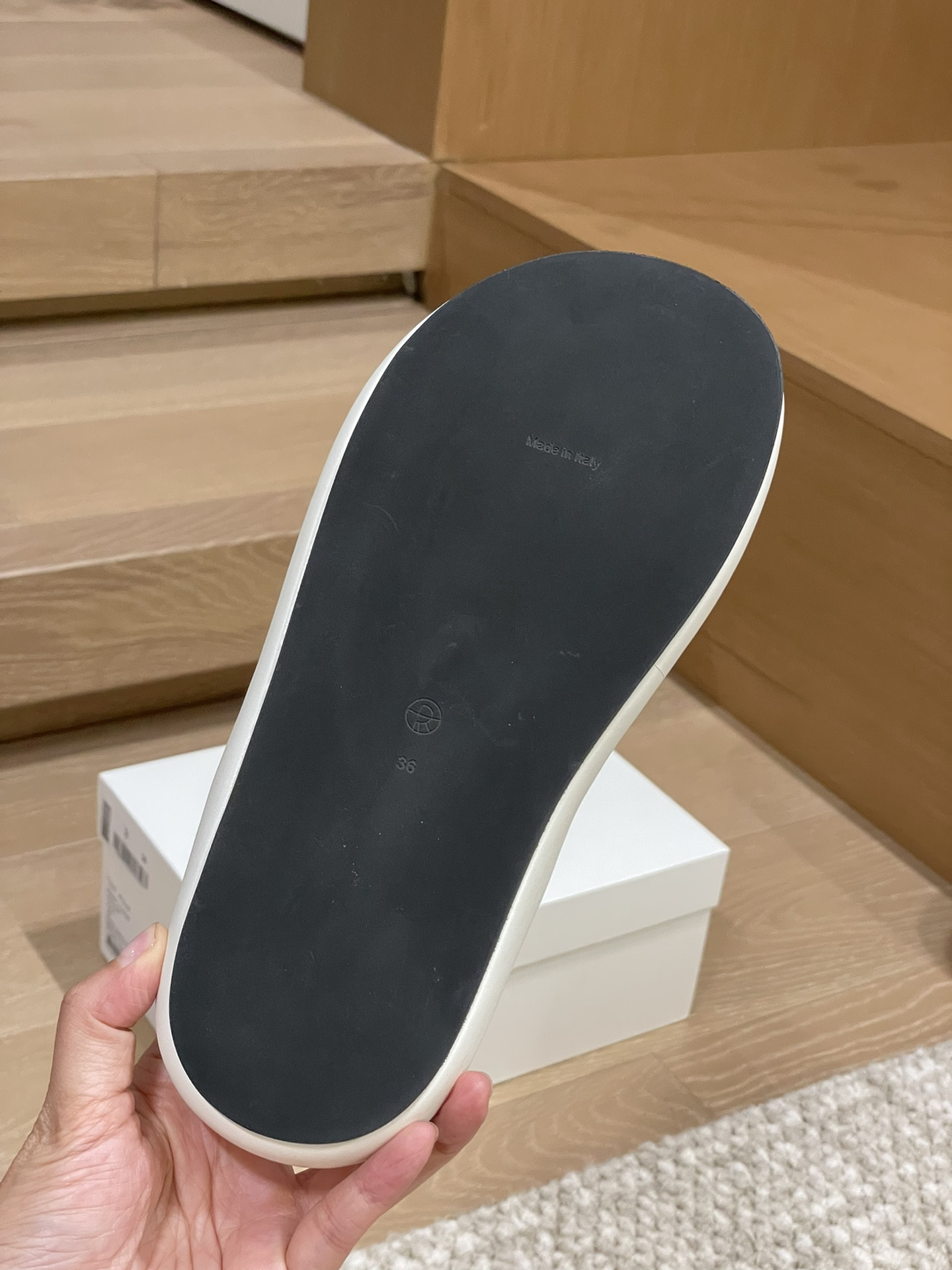 The R0w casual slippers best replica shoes website