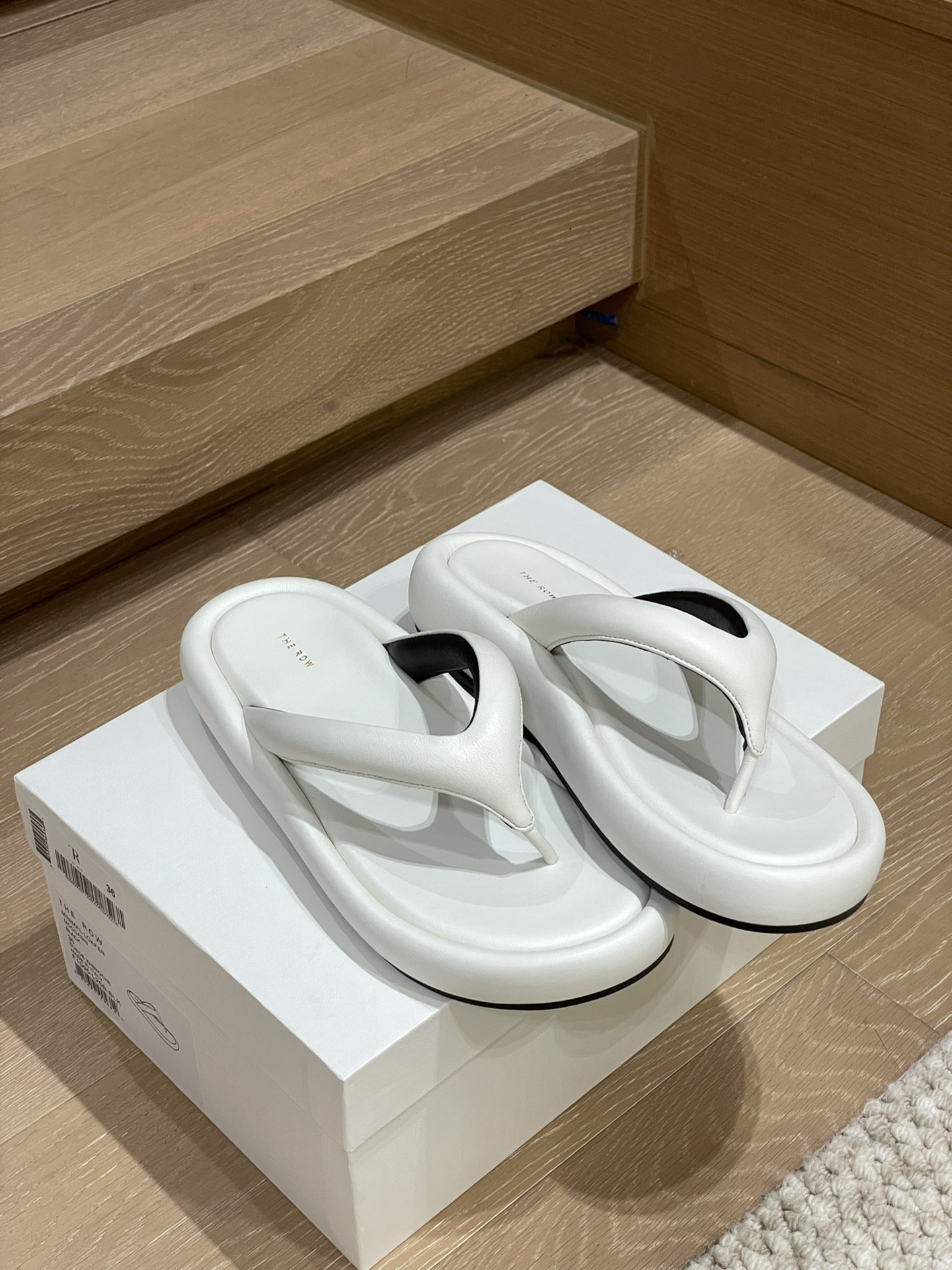 The R0w casual slippers best replica shoes website