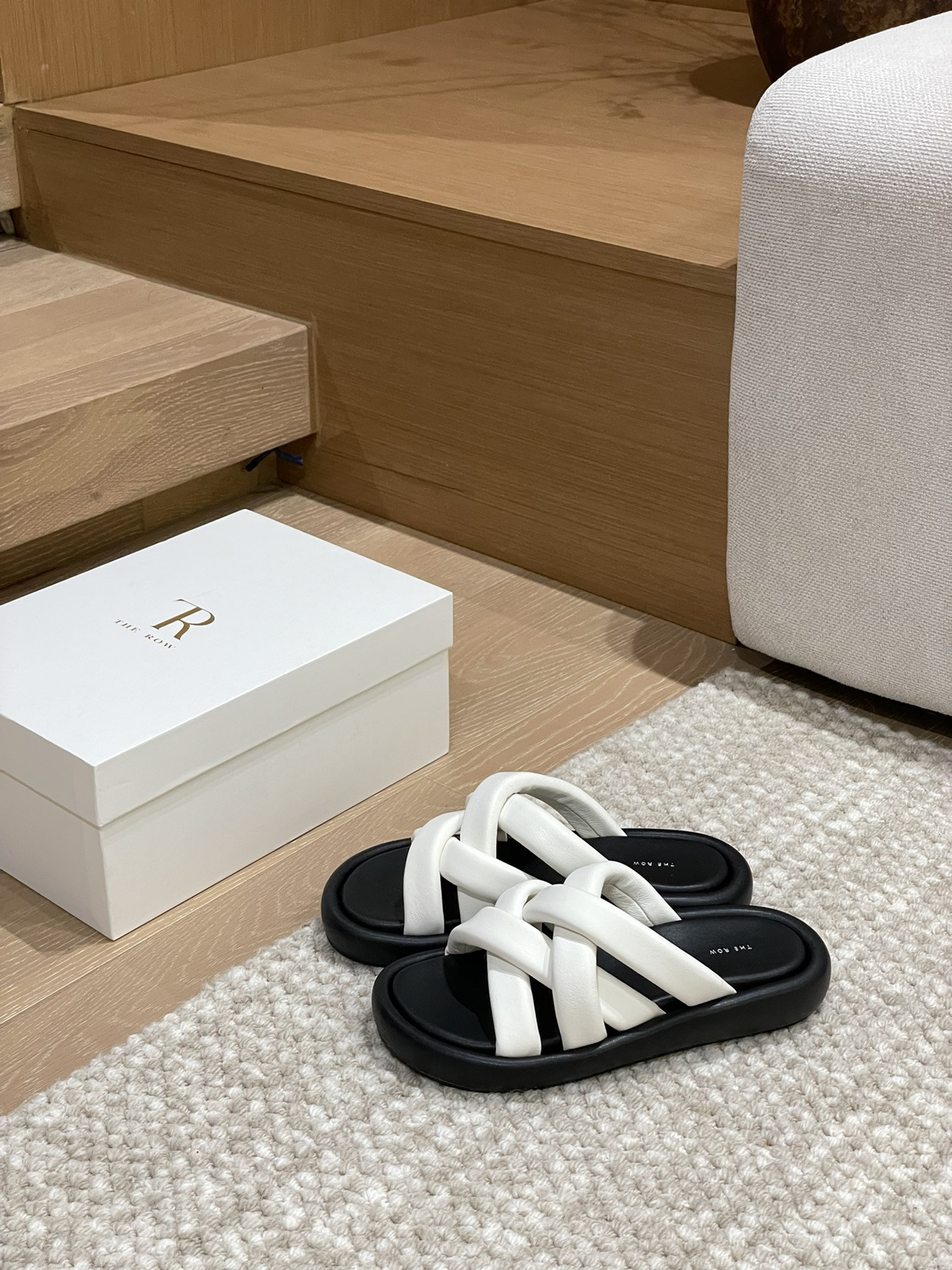 The R0w casual slippers best replica shoes website