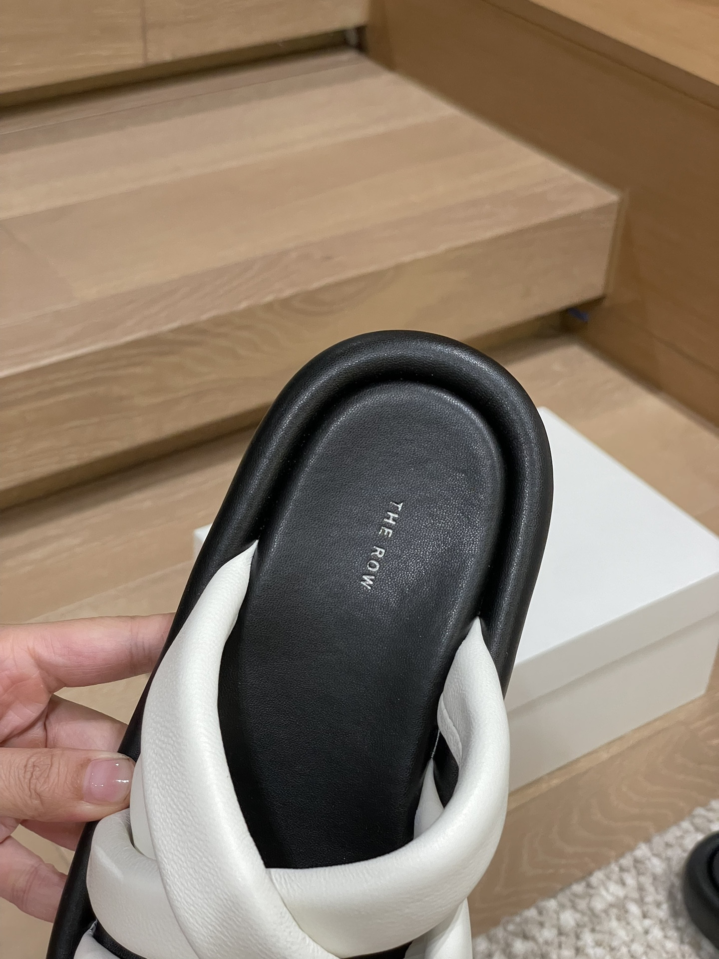 The R0w casual slippers best replica shoes website