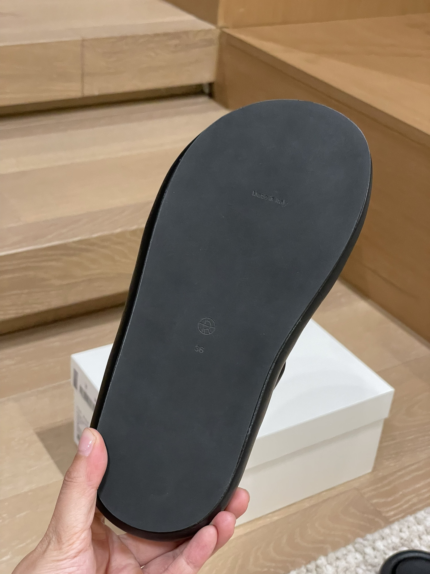 The R0w casual slippers best replica shoes website