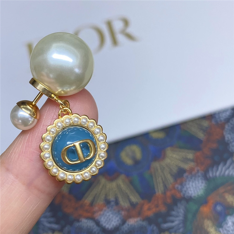D10r r glass pearl earrings