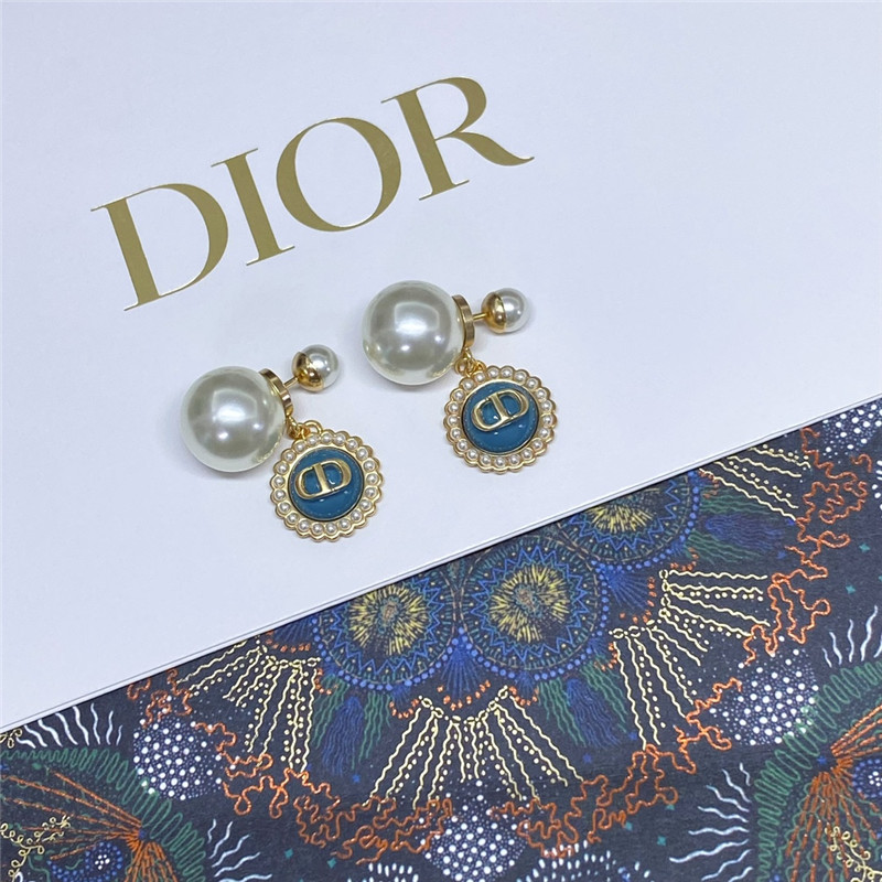 D10r glass pearl earrings