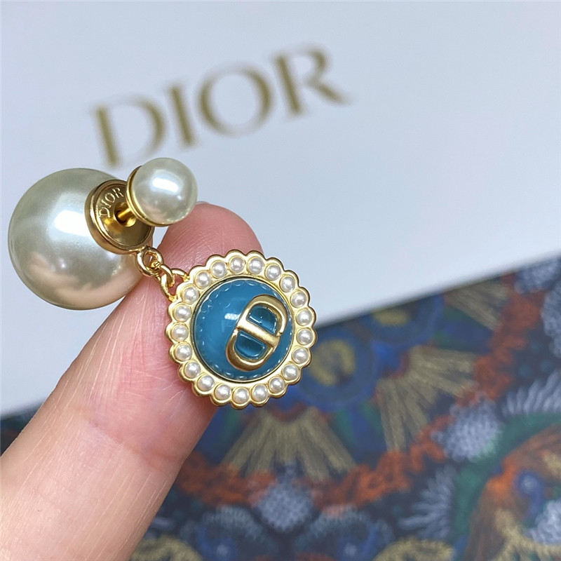 D10r glass pearl earrings