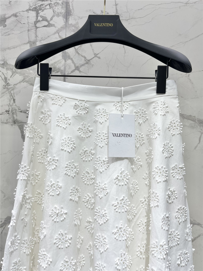 Va1e*ntin0 hollow embroidered skirt