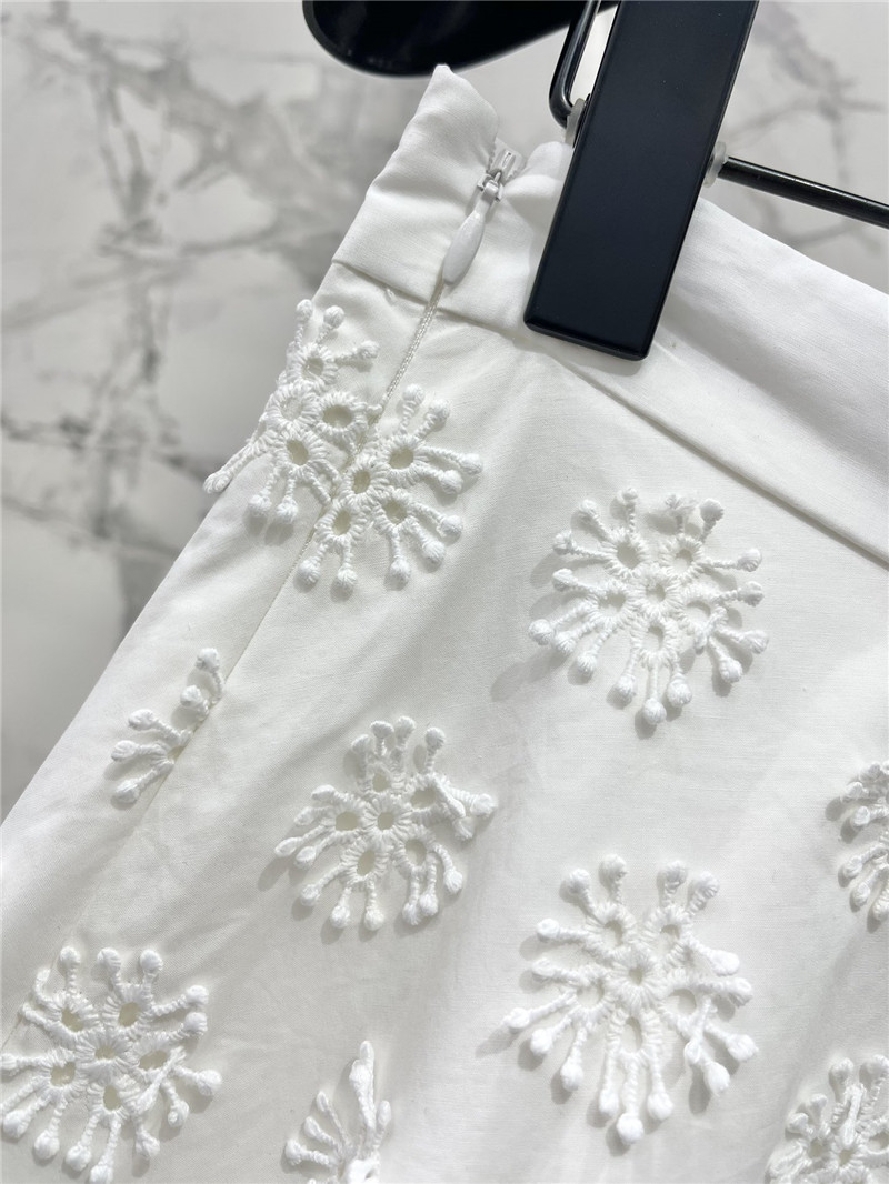 Va1e*ntin0 hollow embroidered skirt