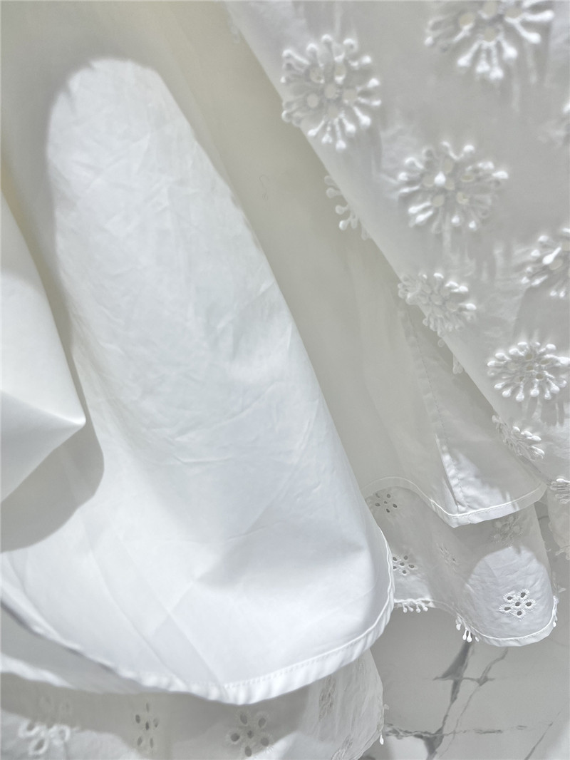 Va1e*ntin0 hollow embroidered skirt