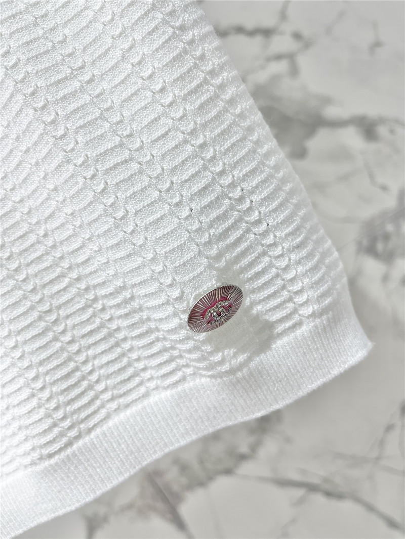 Ch**el u-neck short sleeve white tee