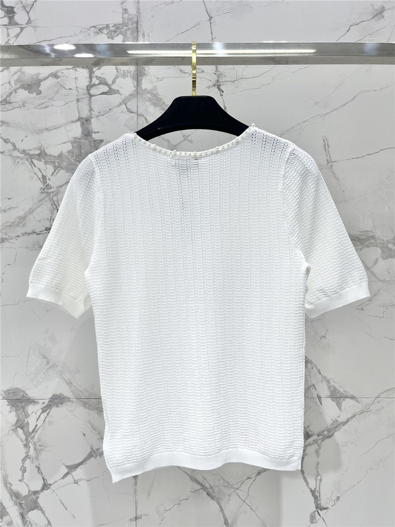 Ch**el u-neck short sleeve white tee