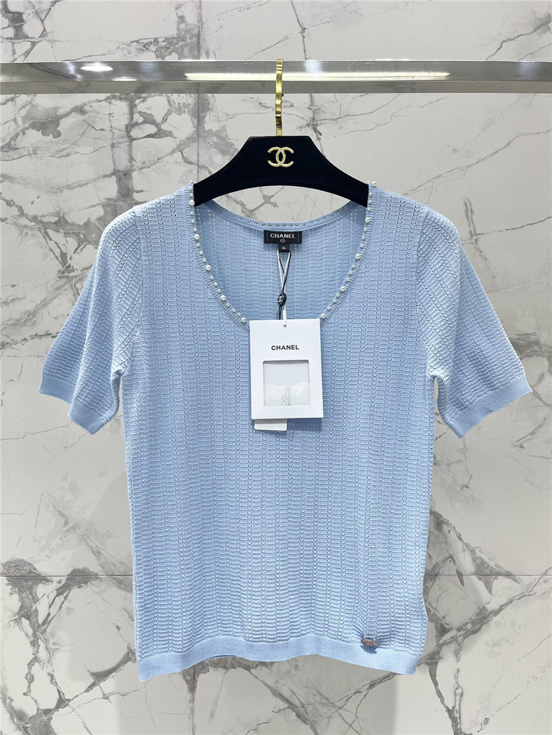 Ch**el u-neck short sleeve blue tee