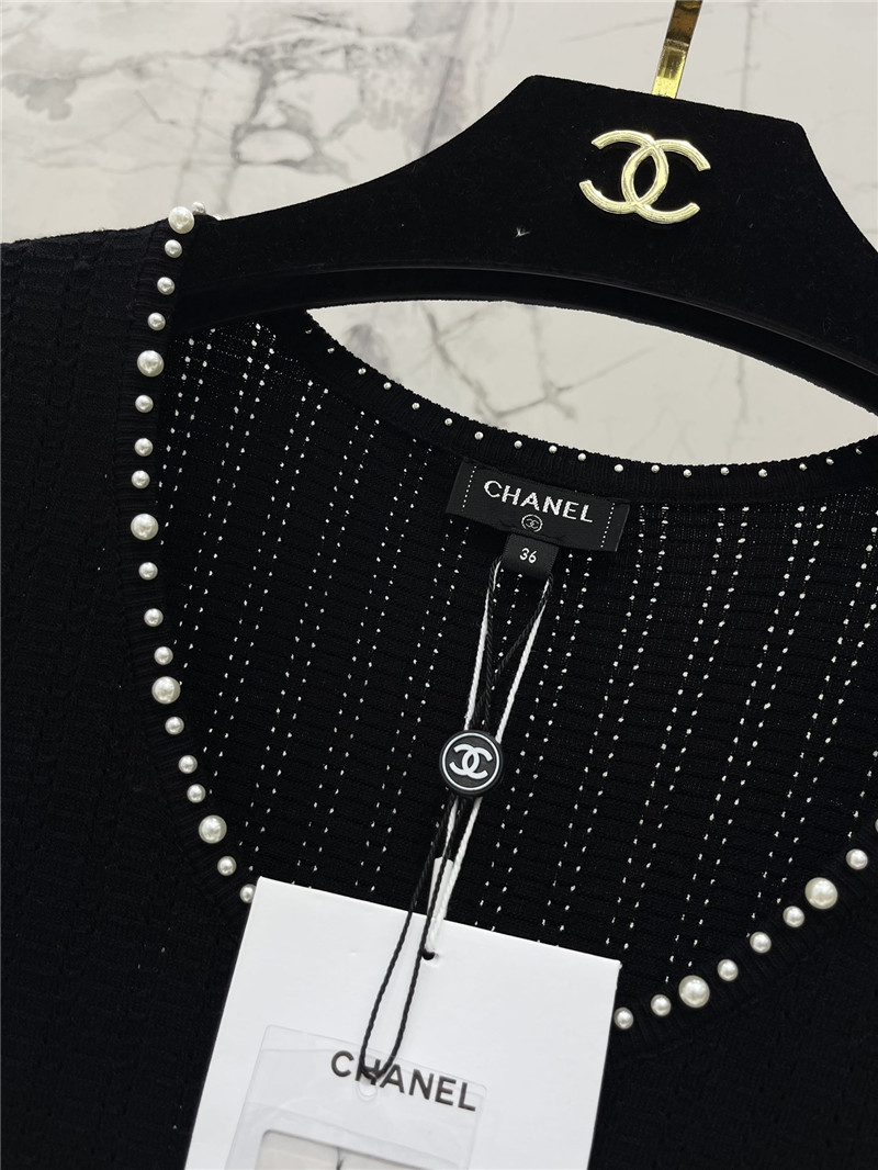 Ch**el u-neck short sleeve black tee