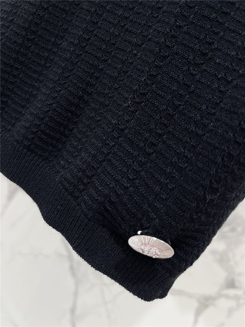 Ch**el u-neck short sleeve black tee