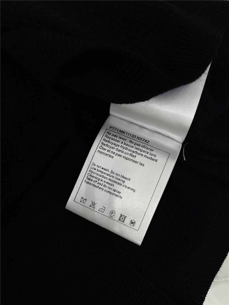 Ch**el u-neck short sleeve black tee