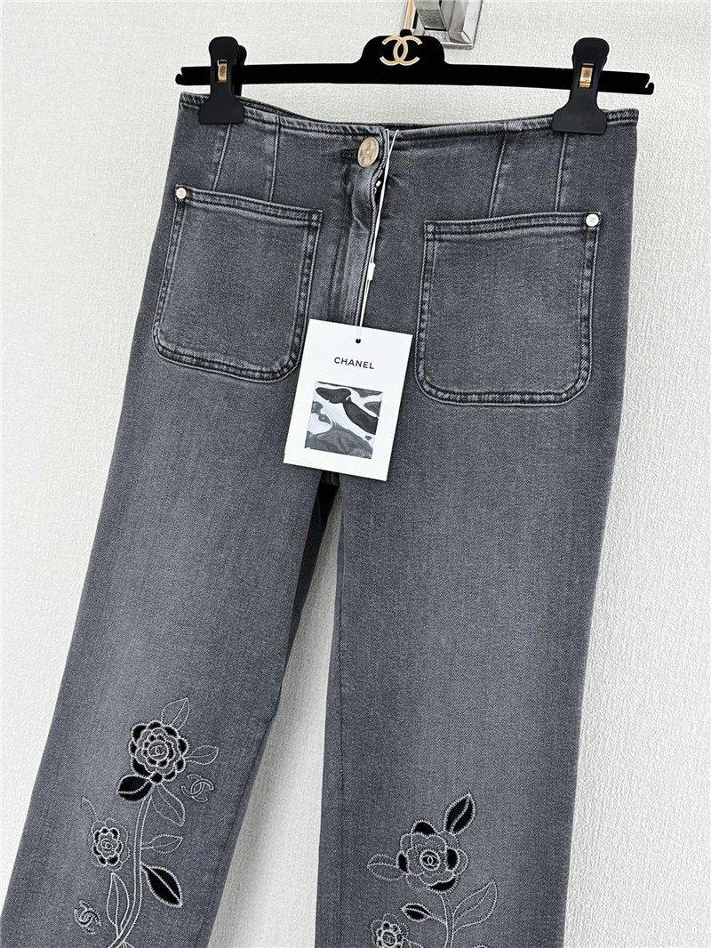 Ch**el gray double pocket embroidered jeans