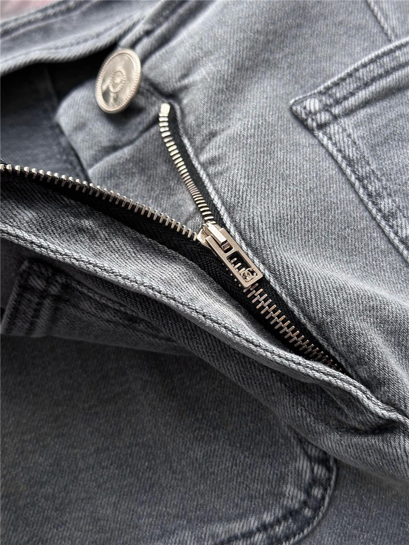 Ch**el gray double pocket embroidered jeans