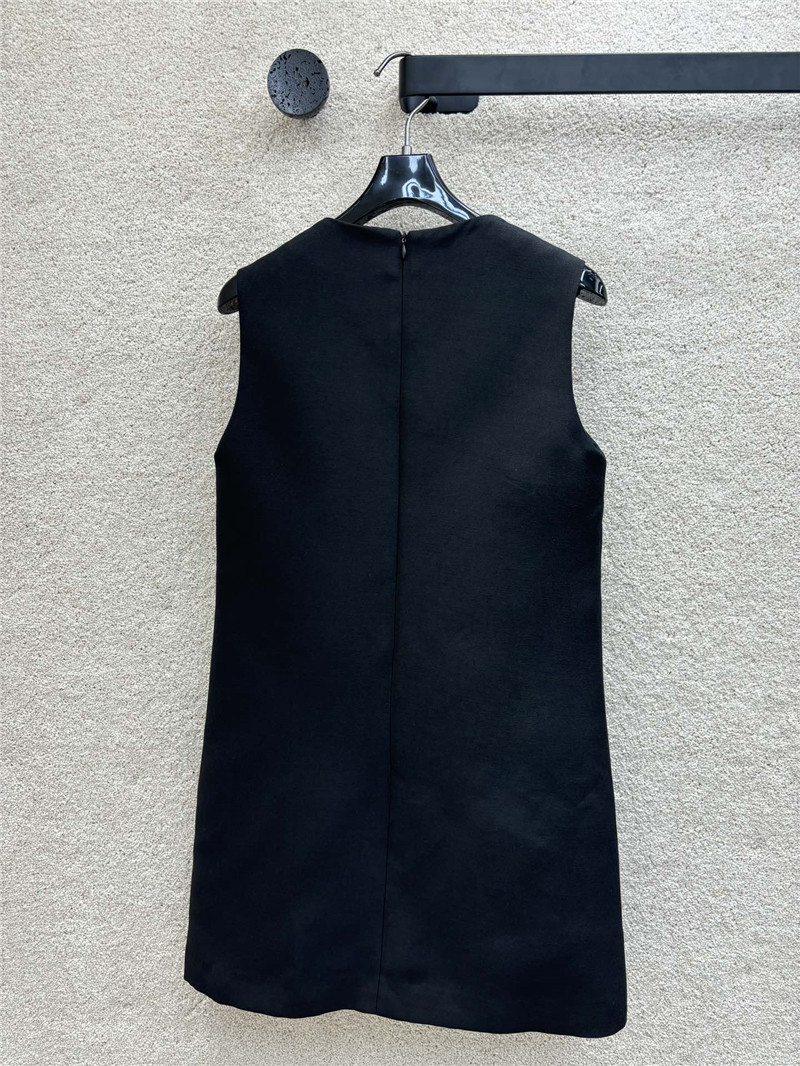 Va1e*ntin0 v button sleeveless dress replica clothing sites