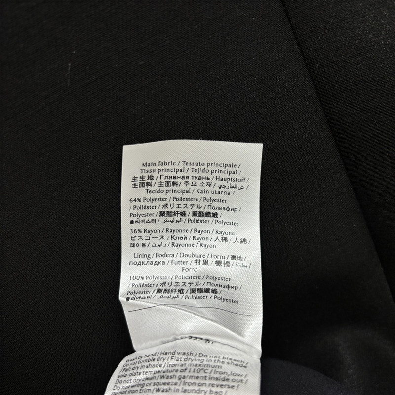 Va1e*ntin0 v button sleeveless dress replica clothing sites