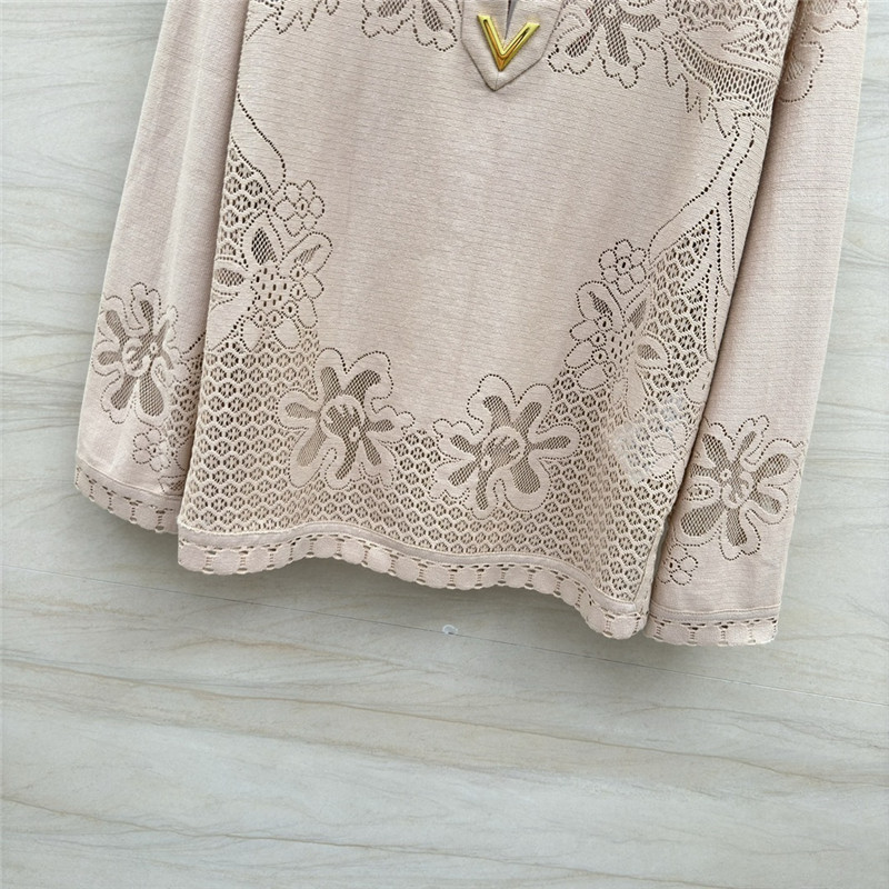 Va1e*ntin0 lace v button top replica clothing sites