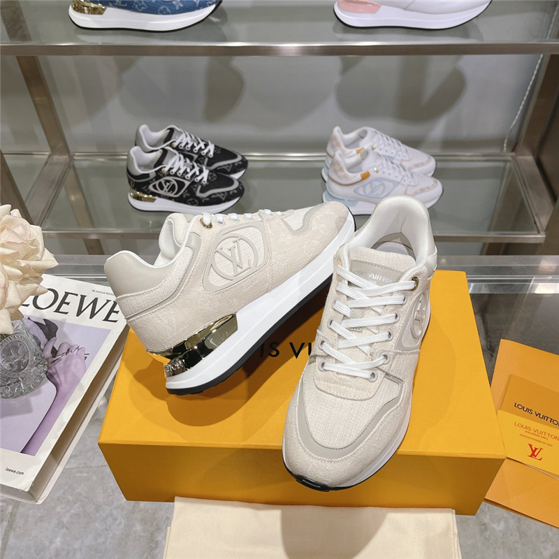 l0vis Vvtt0n lv logo run away sneakers in beige