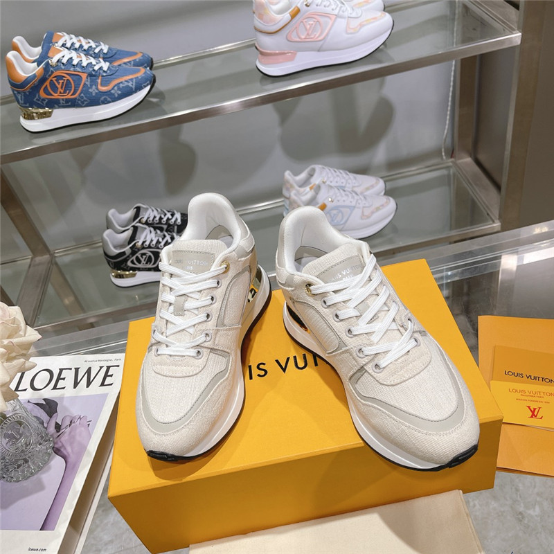 l0vis Vvtt0n lv logo run away sneakers in beige
