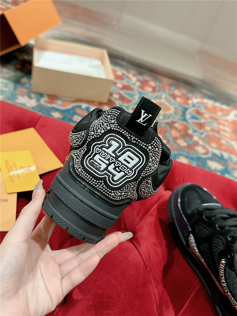 l0vis Vvtt0n lv skate trainers