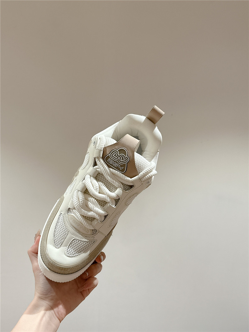 l0vis Vvtt0n lv women¡¯s beige skate trainers