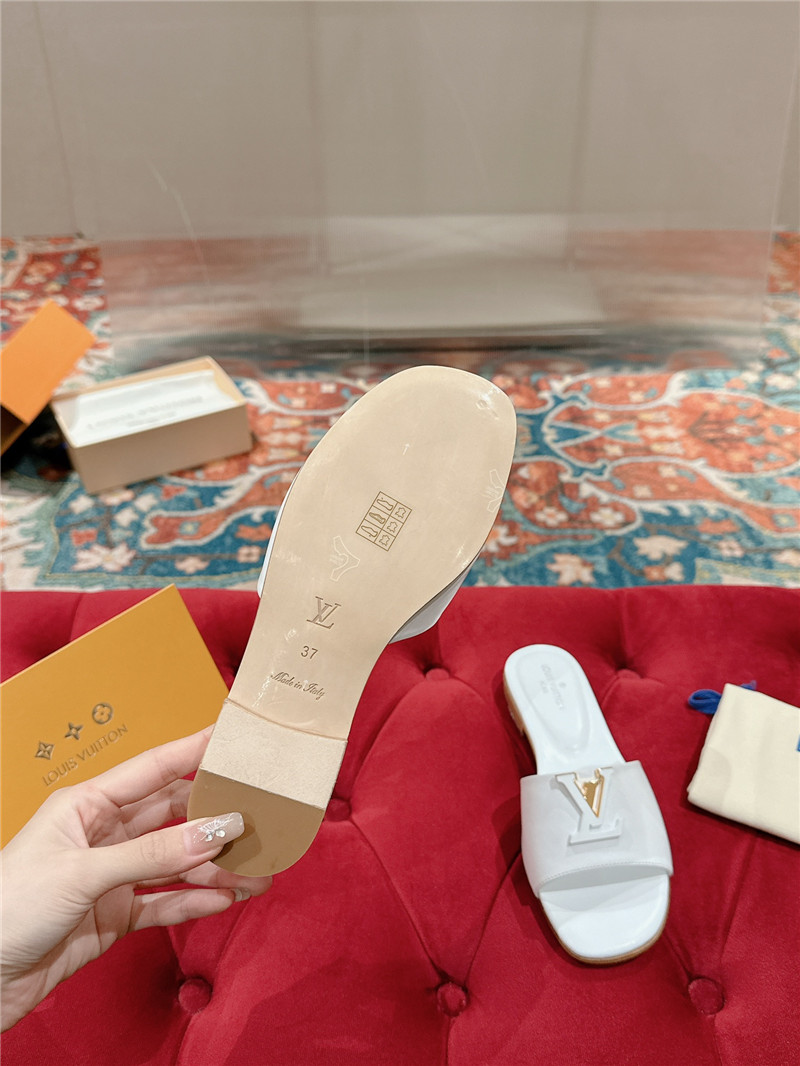 l0vis Vvtt0n lv flat sandals best replica shoes website