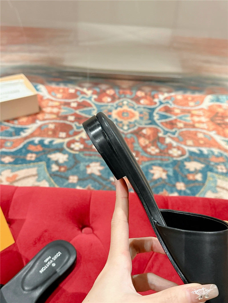 l0vis Vvtt0n lv flat sandals best replica shoes website