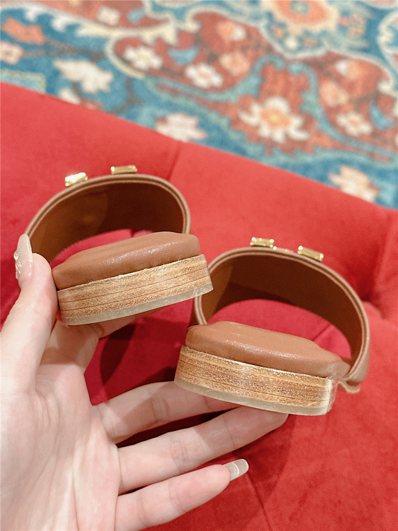 l0vis Vvtt0n lv flat sandals best replica shoes website