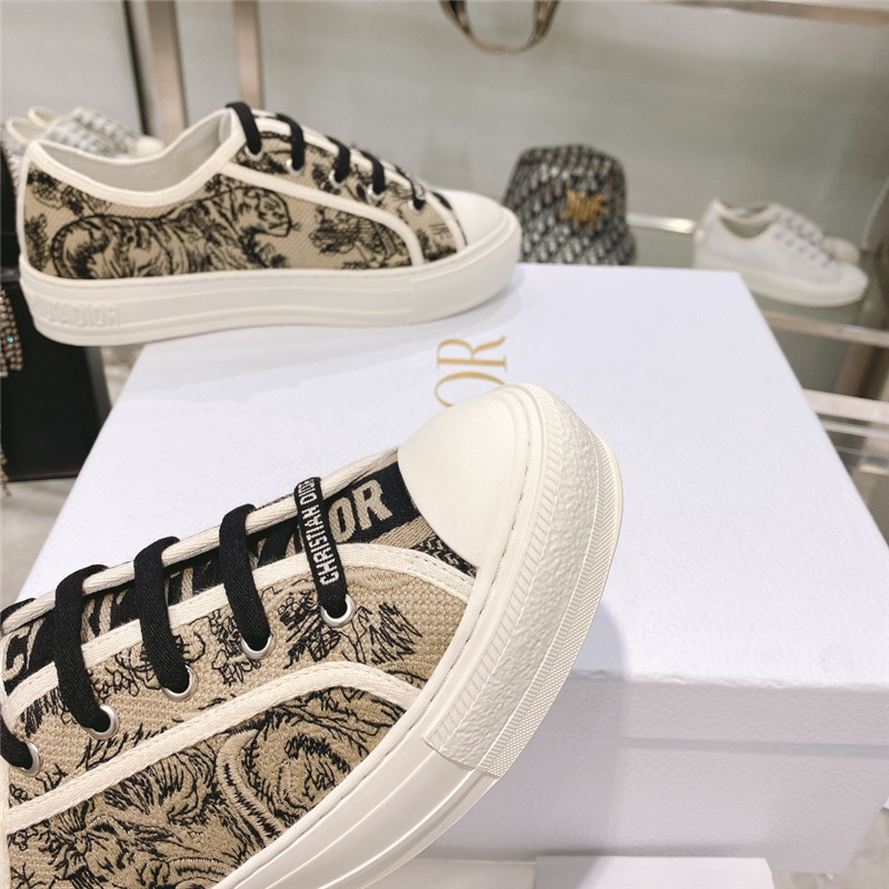 D10r walk’n sneakers