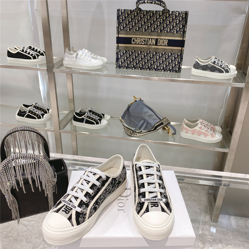 D10r embroidered walk’n sneakers