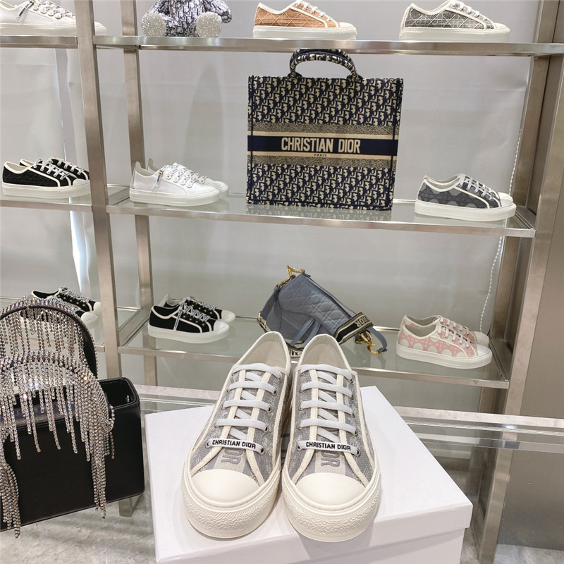 D10r embroidered walk’n sneakers gray