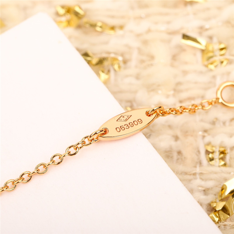 D10r eight-pointed star necklace