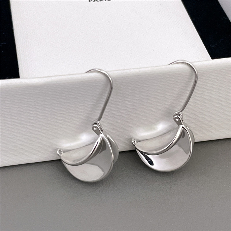 Ce1i*e minimalist design earrings