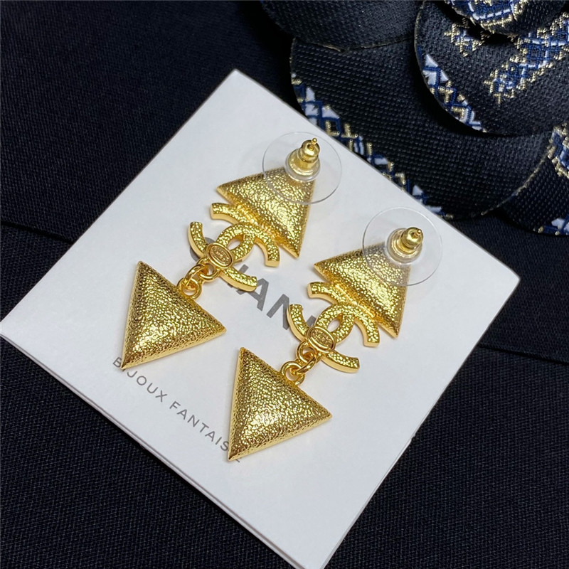 ch**el gold double c triangle black and white D1am0nd earrings