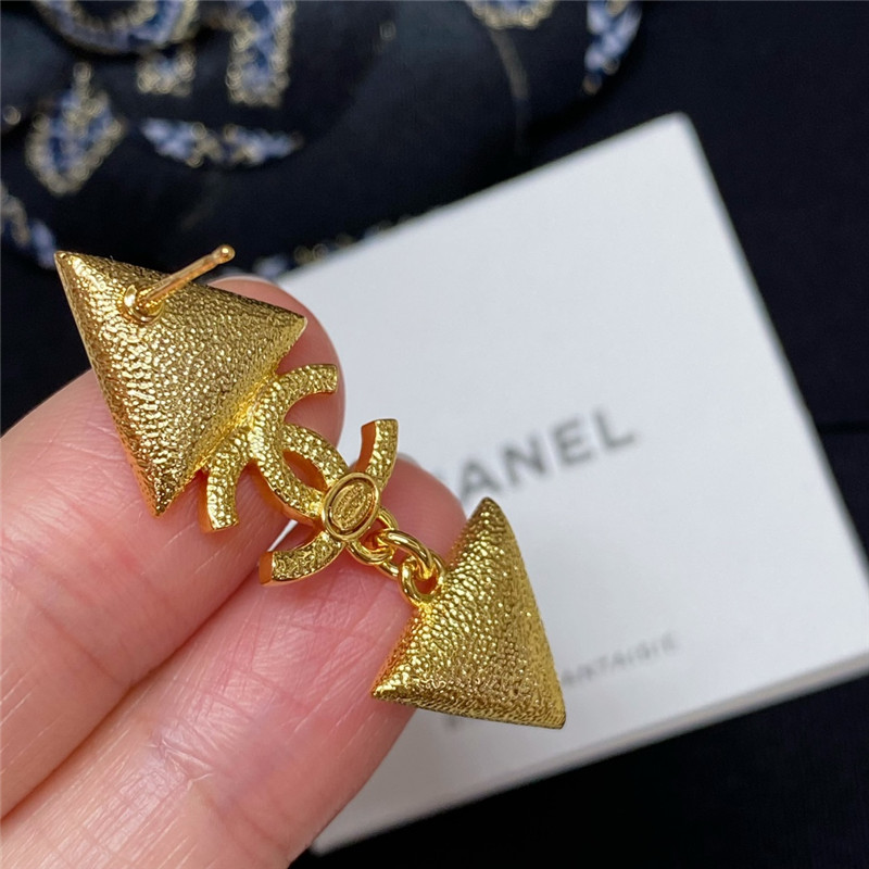 ch**el gold double c triangle black and white D1am0nd earrings