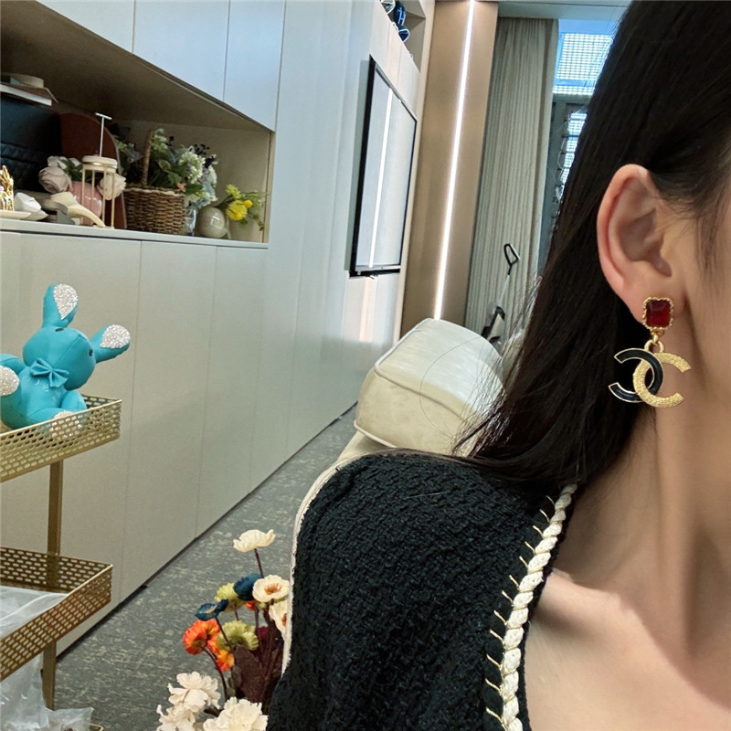 ch**el red D1am0nd gold edge lava earrings