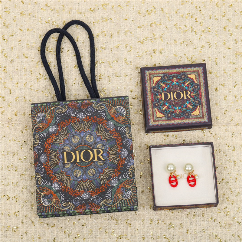 D10r pink pearl letter earrings