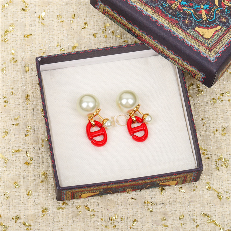 D10r pink pearl letter earrings