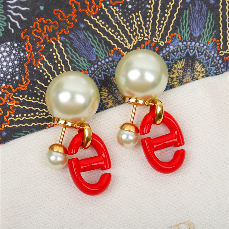 D10r pink pearl letter earrings