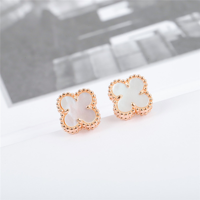 M1um1u single flower earrings