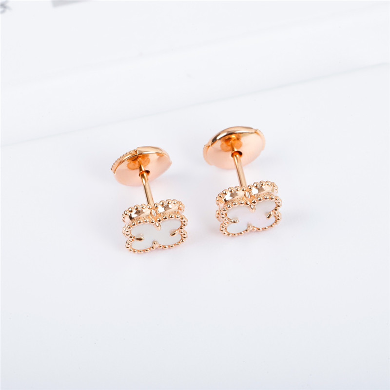 M1um1u single flower earrings